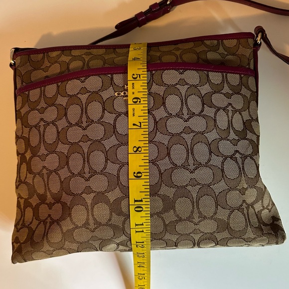 Vintage | Coach | Large Signature C Crossbody File Bag | Brown/Maroon - Picture 12 of 13